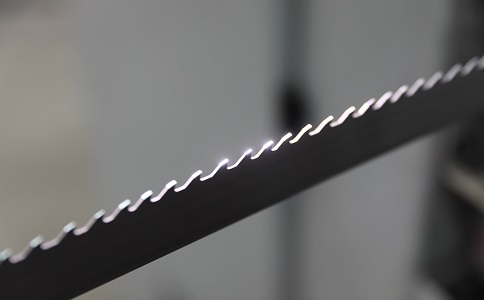 博尔塔拉双金属带锯条产生切削噪音的原因具体有哪些？